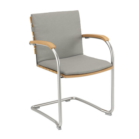 Cantilever chair with arms clearance