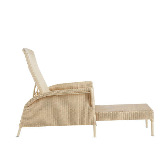 Savannah Deck Chair with Pull-Out Footrest