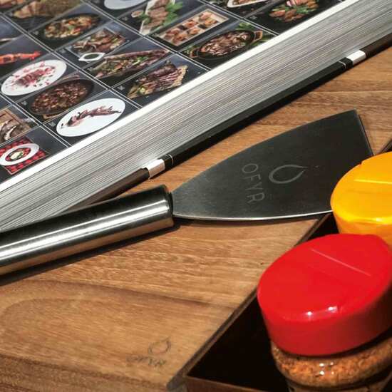 Lyon Grill with Spatula and Oil Can