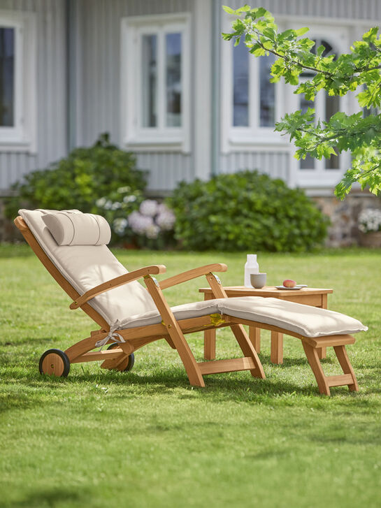 Royal Princess Deck Chair with wheels and extended footrest